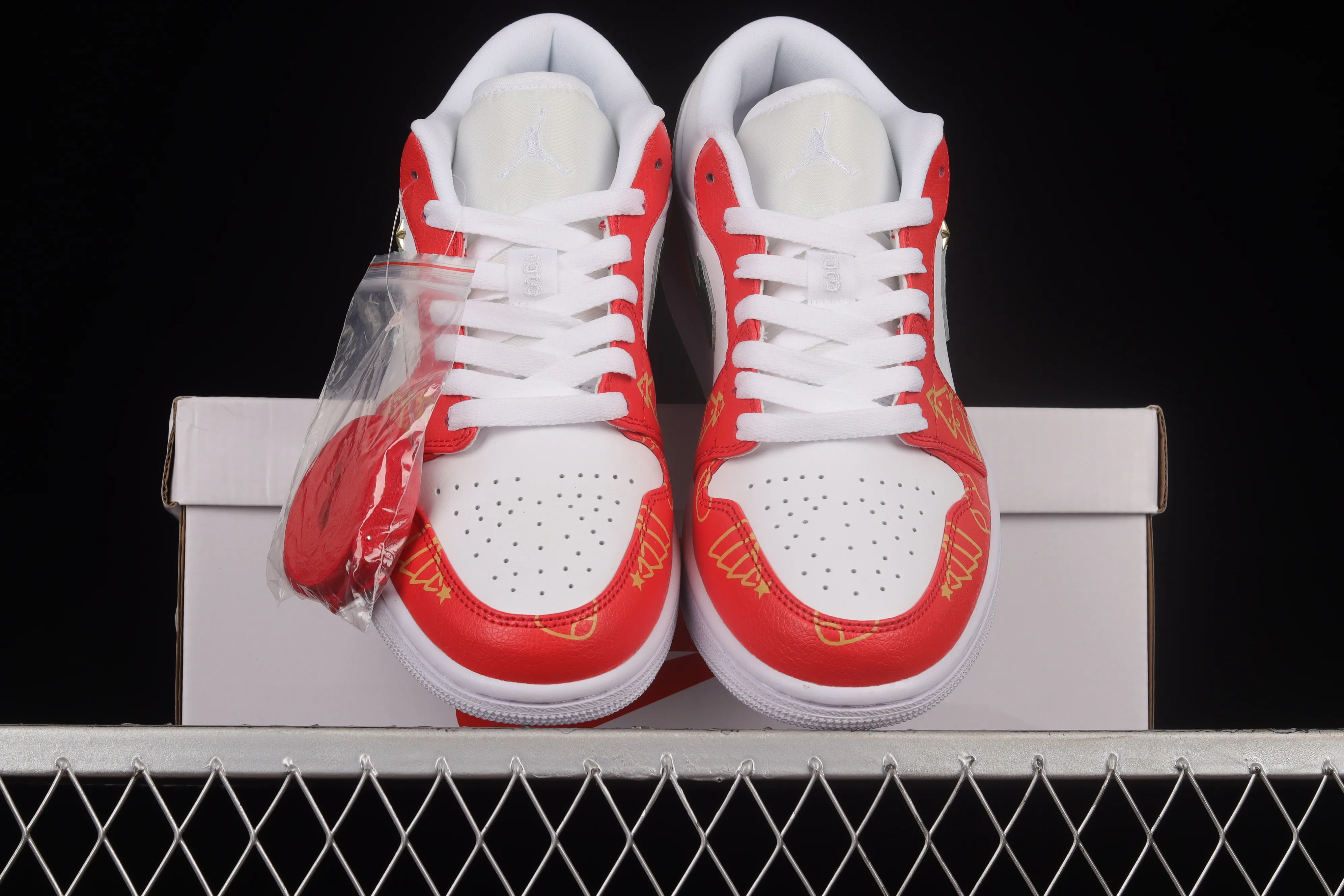 All categories Air Jordan Jordan series basketball shoes Air Jordan 1 Low Air Jordan 1 Low AJ1 Joe 1 Christmas theme customized version Sports culture basketball shoes 553558-130